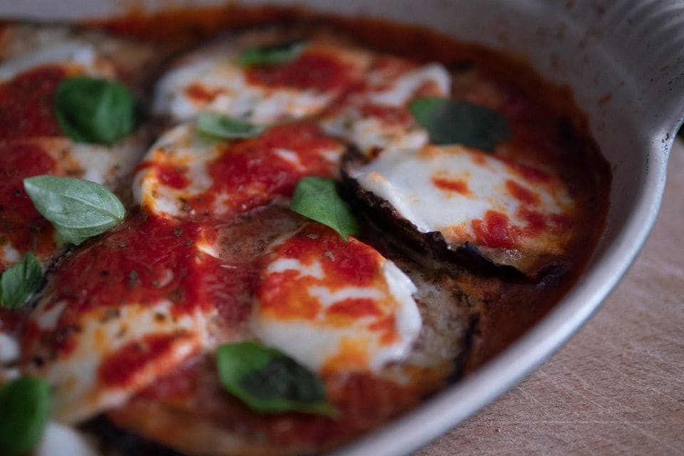Auberginen überbacken mit Tomate und Mozzarella